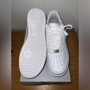 Women’s Nike White Air Force 1 ‘07 Size 9.5